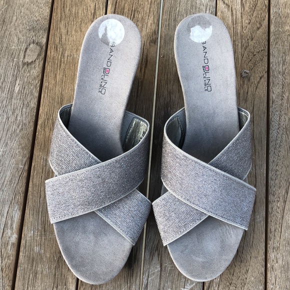 Like new! - BANDOLINO Be Flexible ‘Gamma’ Stretch Wedge Sandals - Picture 4 of 9